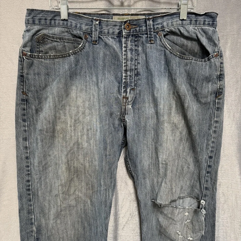 Wrangler Jeans Co Straight Fit Jeans Mens‎ 36x30 Distressed Rip Knee Workwear